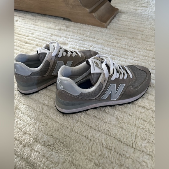Women’s New Balance 574 Shoes - Picture 2 of 4